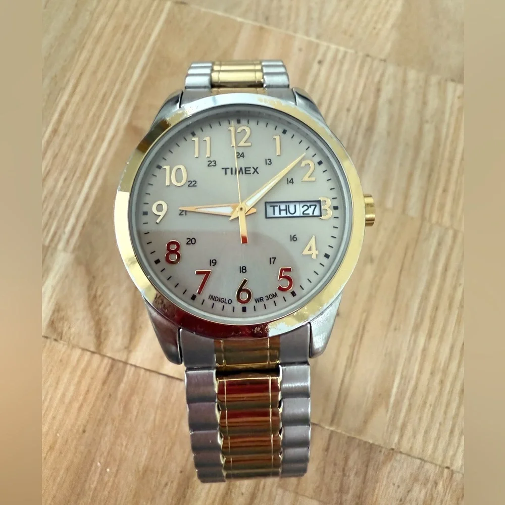 Timex men’s two tone classic watch NEW BATTERY